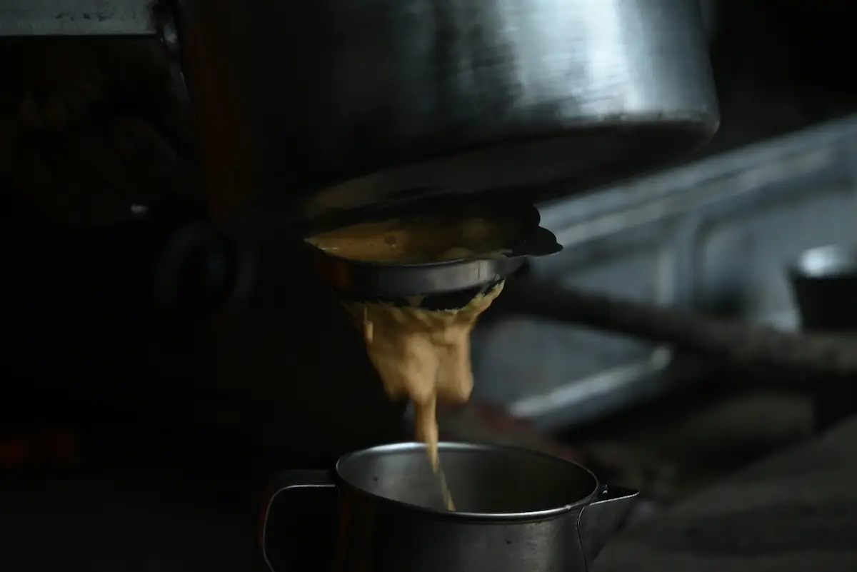 مخلوط کردن یا بِلِند کردن دانه قهوه چیست؟ راهنمای کامل برای انتخاب بهترین ترکیب