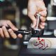 هنگام تمپ کردن قهوه چه میزان نیرو باید وارد کرد؟ حتما تا به حال به این فکر کرده اید که هنگام تمپ کردن قهوه چه میزان نیرو باید بر سطح آن وارد کرد.