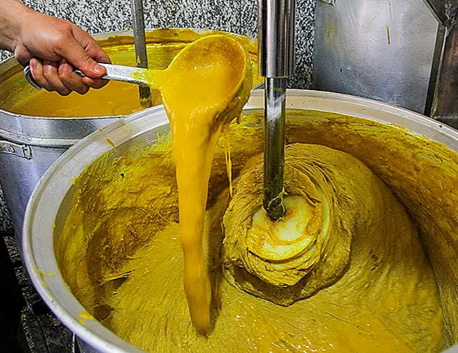 حلیم پزی حلیم بادمجان اصفهان